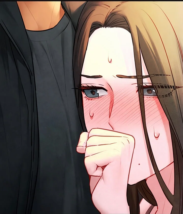 Han Yuri hugs you, knuckle at your chest